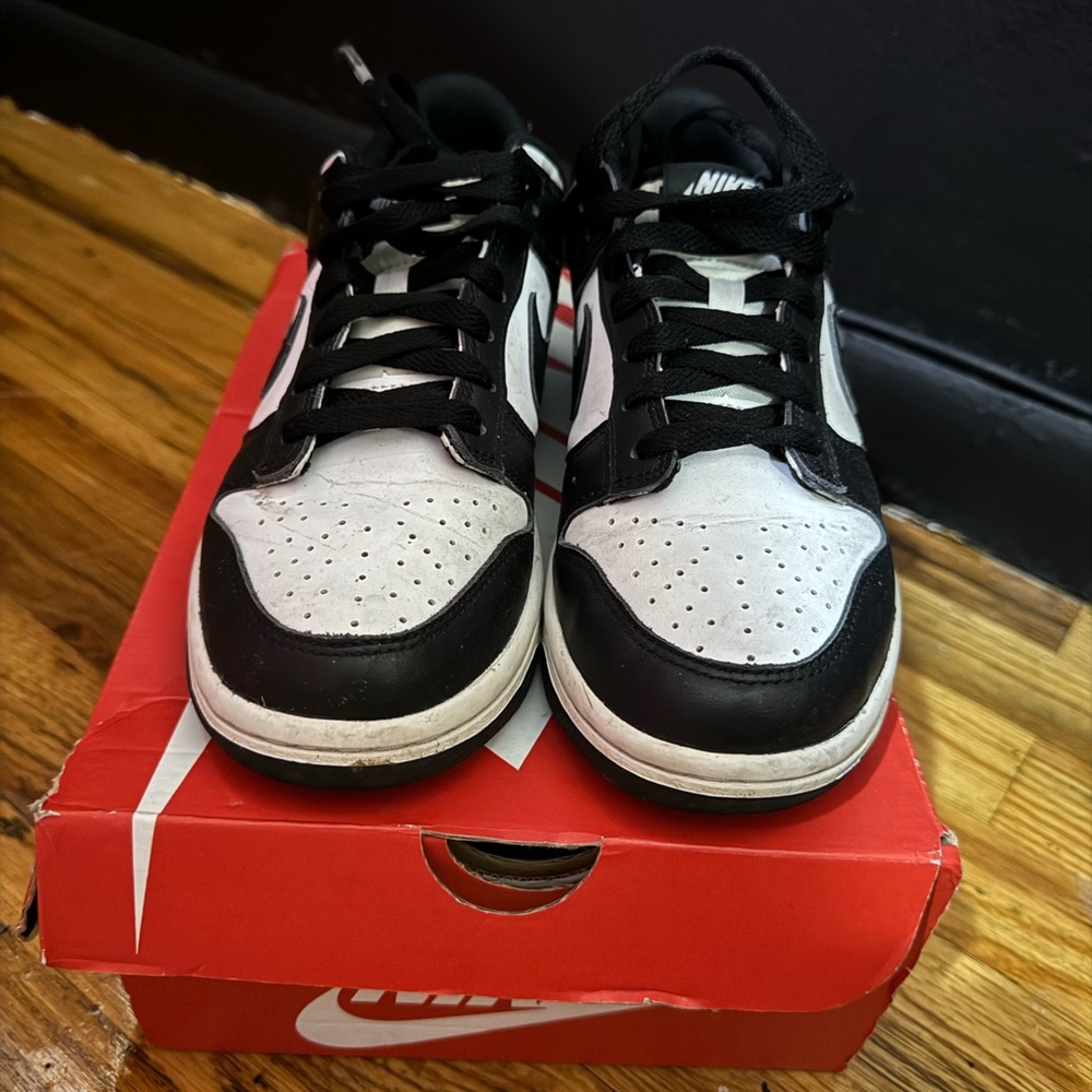 Grade school size 6.5 Nike dunks (Pandas)